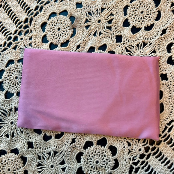 Gucci Beauty Comb with Pink Pouch with Floral Trim - Picture 5 of 5